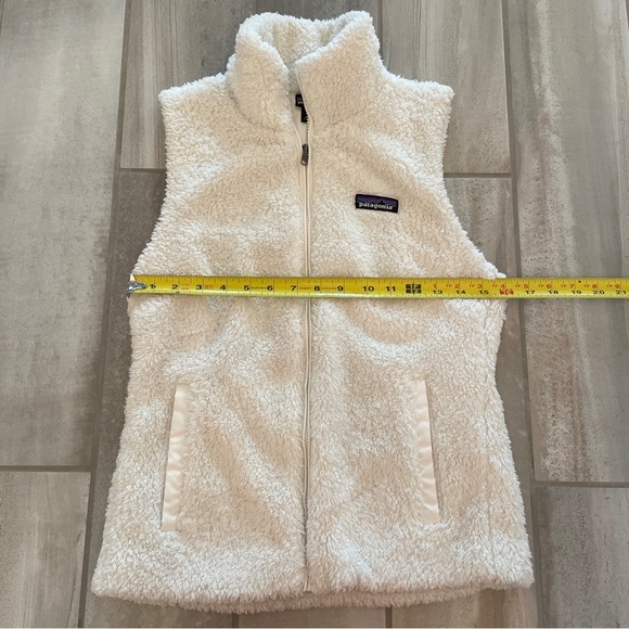 Patagonia Women’s Small Los Gatos Full Zip White Furry Fleece Vest 25216 - Picture 5 of 11